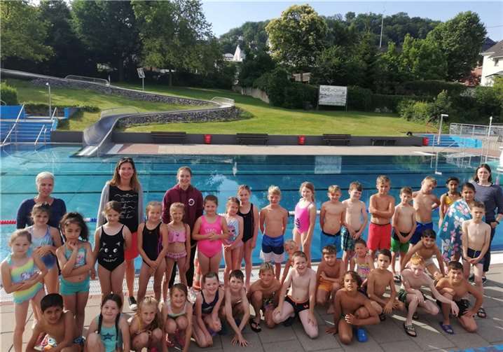 Nach langer coronabedingter Pause machten sich die 2. Klassen der Astrid-Lindgren-Grundschule aus Rheinbrohl auf die Reise nach Linz. Foto: privat