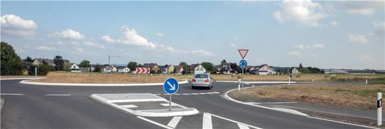 Nach mehr als 50 Jahren Planungs- und Bauzeit wurde jetzt die Ortsumgehung von Gimmersdorf zumindest inoffiziell in Betrieb genommen. Foto: JOST