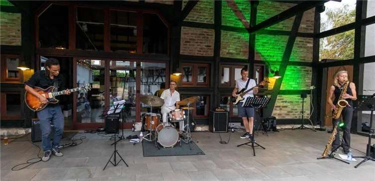 Nach mehreren begeisternden Konzerten der Band „Tritone Cartel“ ist die Band um Bandleader Matthias Müller wieder zu Gast beim Jazz im Köllenhof. Foto: privat