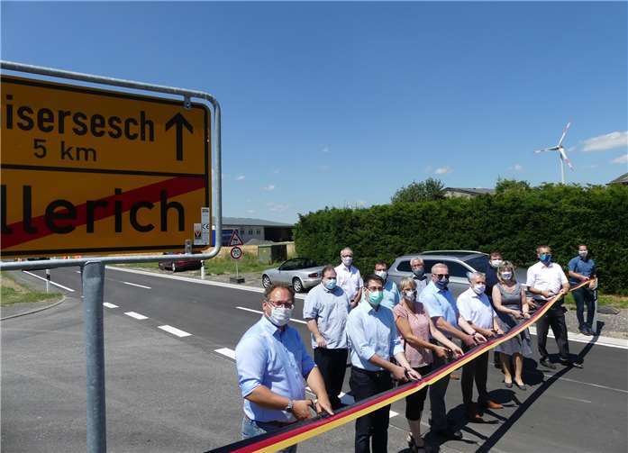 Nach rund 10 Monaten (aktiver) Bauzeit wurde die neue K 24 zwischen Illerich und der L 98 freigegeben.Sie verbindet die Ortschaften Kail, Brieden, Wirfus und Illerich in Richtung Kaisersesch. Foto: TE