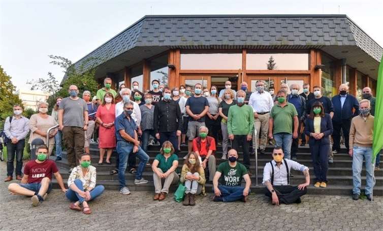 Nach sechsmonatiger Corona-Pause fand die erste Versammlung der Mitglieder von Bündnis 90/Die Grünen Kreisverband Ahrweiler in der Rheinhalle Remagen statt.Fotos: Jutta Dietz