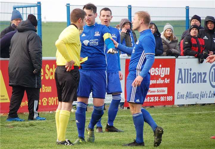 Nach seiner Roten Karte im Spiel gegen den FC Metternich war Elztals Kapitän Christian Funk in Koblenz gesperrt.Fotos: SK