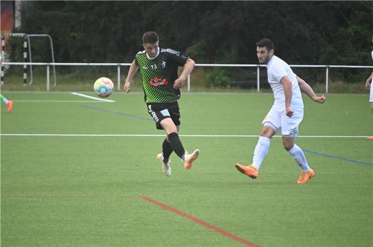 Nach seiner langen Verletzungspause zeigte Jacob Gro0 gegen den VfB Linz (weißes Trikot) eine starke Vorstellung.  Foto: SK