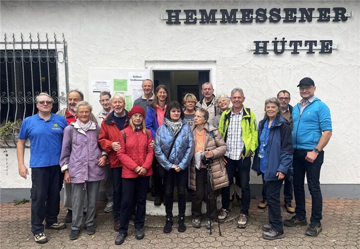 Nach sieben Kilometer erreichte die Gruppe dann hoch über dem Licherberg die Zwischenstation „Hemmessener Hütte“. Foto: privat