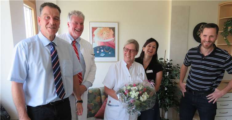 Nach über 40 Berufsjahren wird Brigitte Jakobs im Verbundkrankenhauses Linz-Remagen in den Ruhestand verabschiedet.  Privat