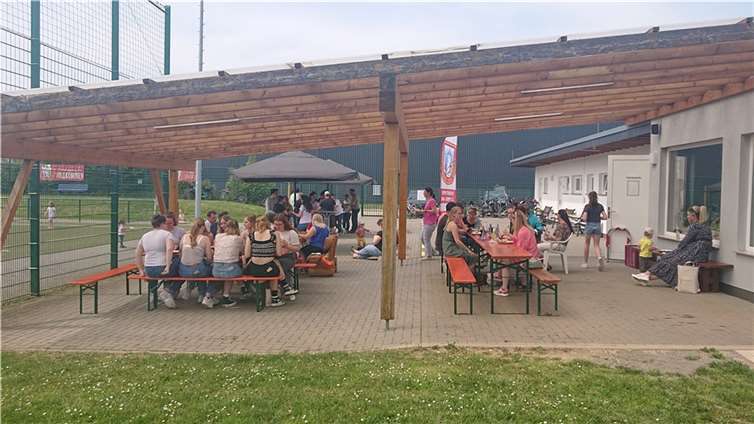 Nach und nach füllte sich die Partylocation und das Fest nahm einen harmonischen Verlauf.  Foto: privat