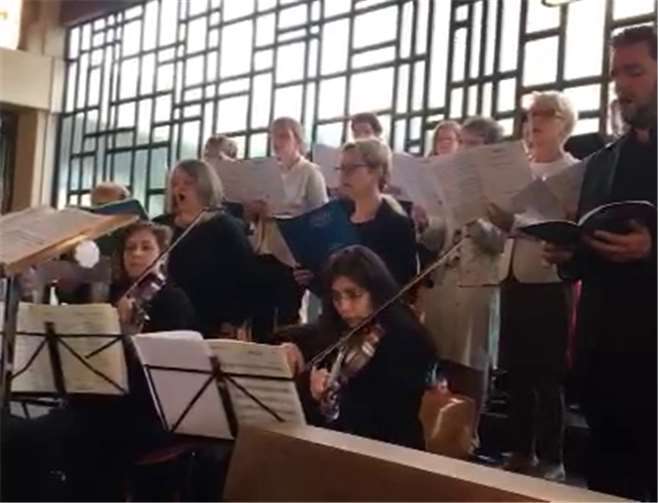 Nach vielen anstrengenden Probemonaten konnte der Chor endlich ihre Arbeit dem Publikum präsentieren. Privat