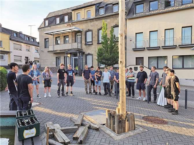 Nach vollbrachter Arbeit stimmten die Männer das Beller Heimatlied an.