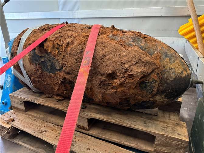 Nach zehn Minuten hatten die Spezialisten des Kampfmittelräumdienstes diese 500-Kilogramm Bombe, die auf dem Rasselsteingelände gefunden worden war, entschärft.  Foto: thyssenkrupp GmbH