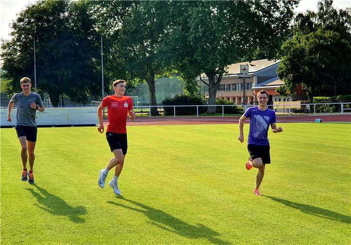 Nach zehnwöchiger Corona-Pause sind die Triathleten*innen wieder ins Gruppentraining eingestiegen.Foto: privat