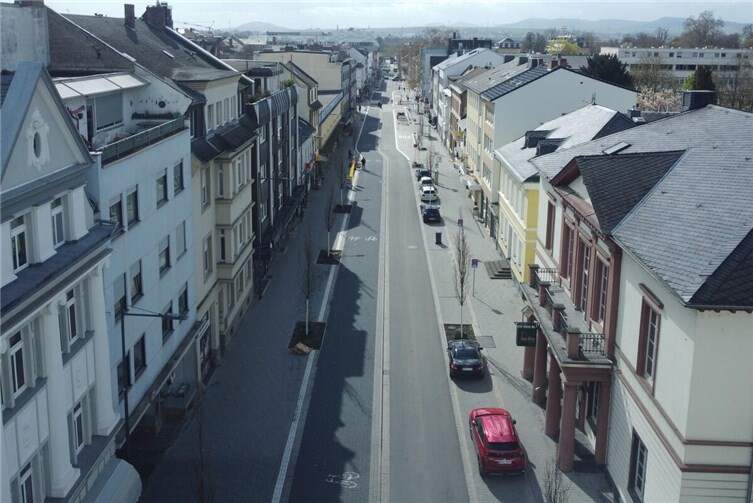 Nach zwei Jahren Bauzeit ist die Neuwieder Schloßstraße nun fertig und kann am Donnerstag, 2. April, wieder für den Verkehr freigegeben werden. 