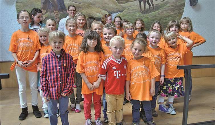 Nach zwei Jahren intensiver Probenarbeit traten die Goldkehlchen unter ihrer Leitung von Sinje Schmidt-Dötsch zum ersten Mal vor Publikum auf.