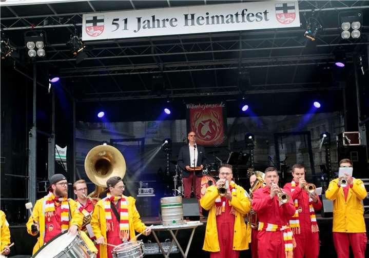Nach zwei jähriger Abstinenz eröffnete Stadtbürgermeister Arnold Hoffmann das Heimatfest.  Fotos: SES