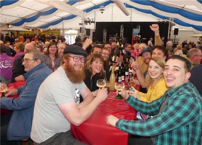 Nach zweijähriger Pause fand auf dem Cochemer Endertplatz wieder das beliebte Fest des Federweißen statt.