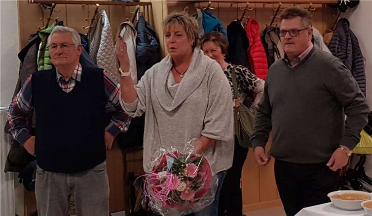 Nachbarin Gaby Daverkausen empfing Geburtstagsglückwünsche.