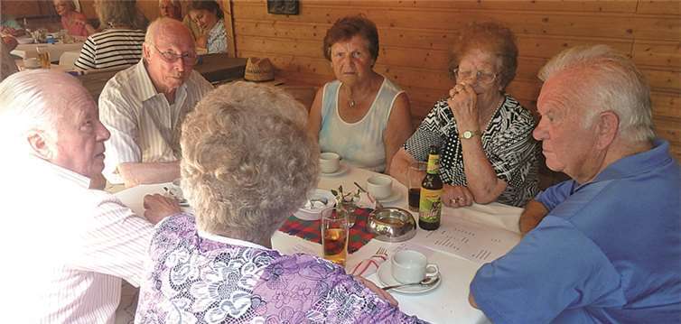 Nachbarn beim Sommerfest. privat