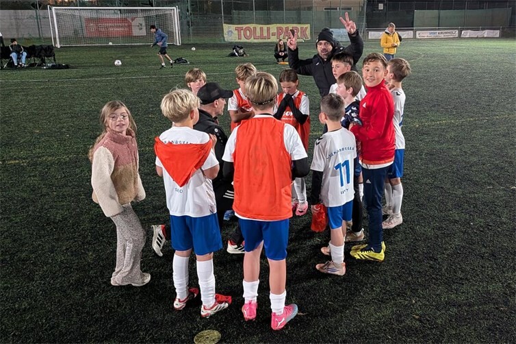 Nachbesprechung der Trainer Udo Schmitt und Lars Lespagnol mit den Vulkanbullen der JSG Nickenich E1 nach dem Pokalspielsieg gegen TuS Mayen und dem Einzug ins Viertelfinale des Kreispokals
