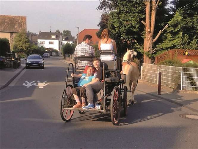 Nachdem Grillen folgten für die Besucher eine Kutschfahrt durch den Ort.