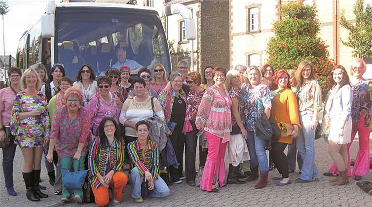 Nachdem alle Outfits bewundert waren, ging es mit dem Bus nach Bonn.privat