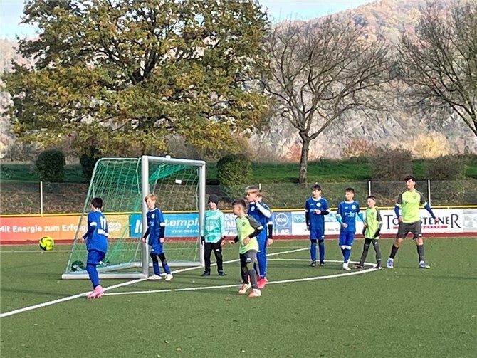 Nachdem das Sportgericht das Spiel gegen Oberwinter zugunsten der Kids aus Bad Breisig entschieden hat, waren die Chancen auf den zweiten Platz weiterhin gegeben. Entsprechend motiviert gingen die Jungs um Trainergespann E. Konca und S. Gashi auch in das Spiel gegen die SG 99 Andernach. Foto: privat