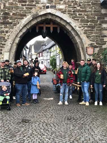 Nachdem der Regen aufgehört hatte und sich sogar die Sonne ab und zu blicken ließ, wurden es von Runde zu Runde mehr Kinder.  Foto: Lea Warnke