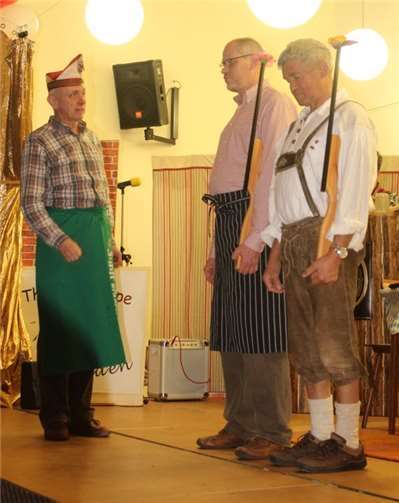 Nachdem der Vorhang geöffnet wurde, legt sich die Aufregung bei allen Akteuren.