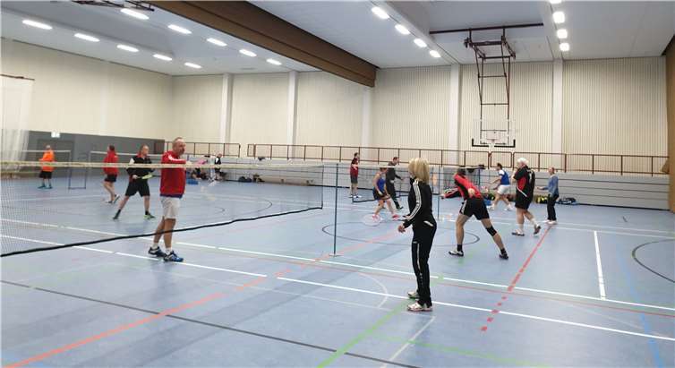 Nachdem die Maifeldhalle neu hergerichtet wurde, haben die Badmintonspieler das Training wieder aufgenommen. Foto: privat