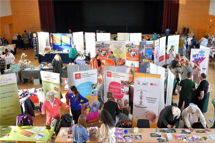 Nachdem die „Markt der Möglichkeiten“ in der Plaidter Hummerich-Halle 2023 bei Ausstellern und Gästen sehr gut ankam, hat sich die Anzahl der Aussteller in diesem Jahr mehr als verdoppelt. Foto: VG Pellenz