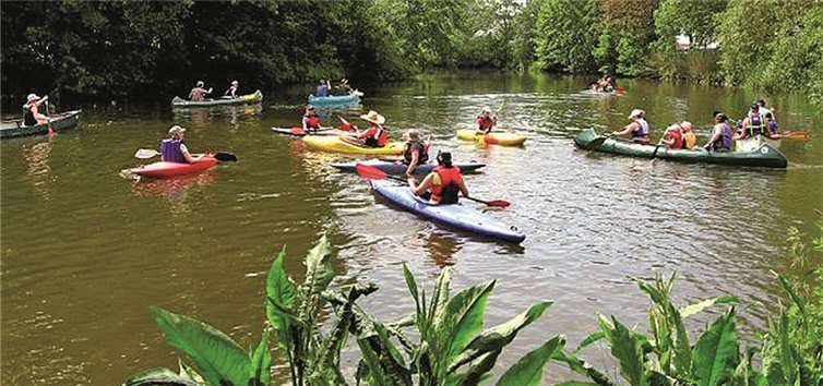 Nachdem die Paddler ihren Rhythmus gefunden hatten, ließen sie die schöne Natur auf sich wirken. privat