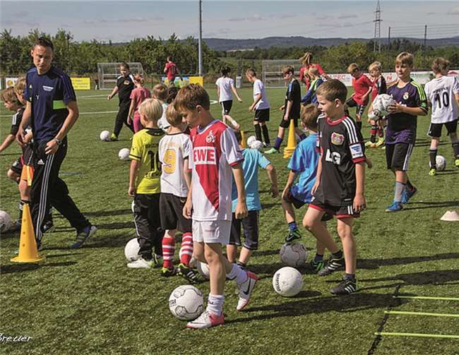Nachdem endlich die Sonne wieder schien, wurde sofort das Training auf dem Platz wieder aufgenommen.