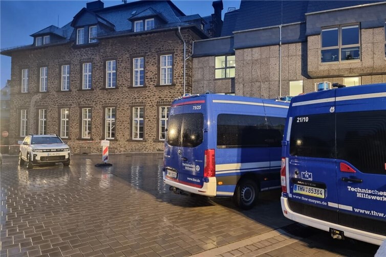 Nachdem im Altbau des Rathauses Teile der Decke eingestürzt sind, bleibt dieser vorerst gesperrt.Foto:WinklerTV