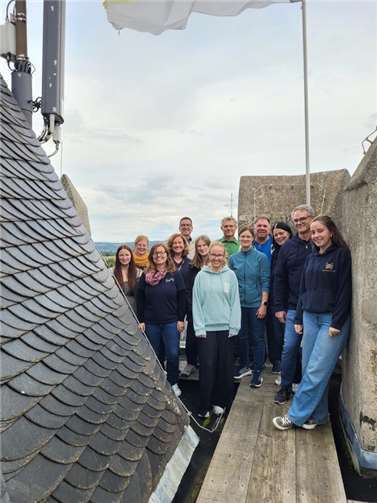 Nachdem sie die Sängerinnen und Sänger im „Paradies“ der Kirche begrüßt hatte, ging es sogleich in die Höhe.  Foto: privat