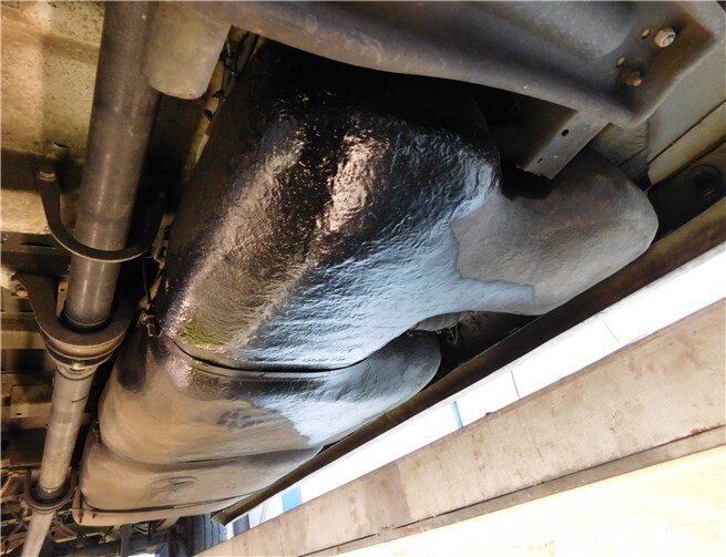 Nachträglich wurde ein zusätzlicher Tank in den Bus eingebaut. Fotos: Polizei