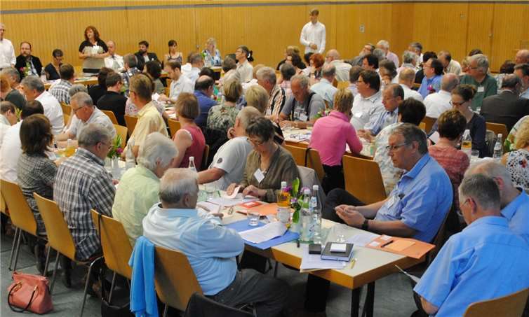 Nachwahlen, die Besetzung von Ausschüssen und ein Kindergartenträger-Modell standen auf der Tagesordnung der Synode des evangelischen Dekanats Nassauer Land. privat