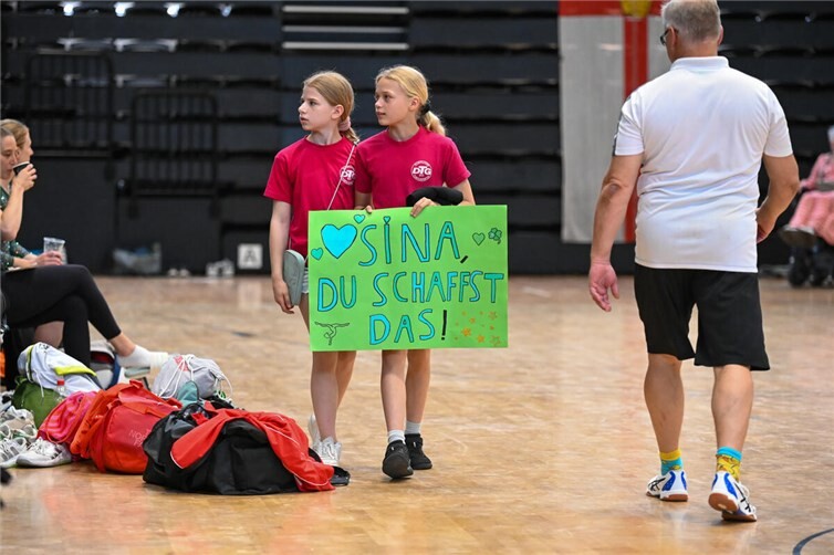 Nachwuchsturnerinnen der Turn-Talentschule Koblenz/Mittelrhein als treue Fans in der EPG-Arena