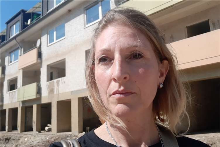 Ahrtal: „Irgendetwas ist da mit mir passiert“ Nadia Ayche im Flutgebiet: Arbeit, die sich lohnt. Foto: privat