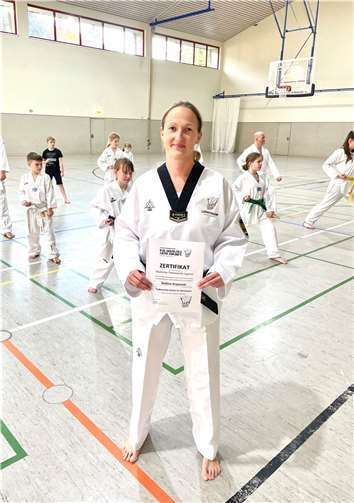 Nadine Krajewski besuchte bei der Deutschen Taekwondo Union den Lehrgang Taekwondolehrerin im Schulsport.Fotos: TuS