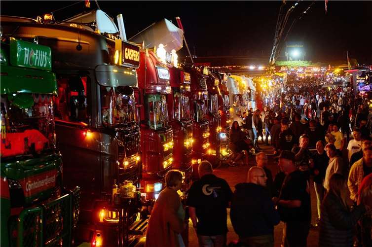 Nächtliches Treiben auf der Müllenbachschleife.  Foto: Thomas Frey