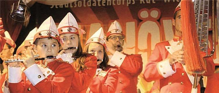 Närrische Flötentöne brachte der Musikzug der Linzer Stadtsoldaten den Gästen des Manöverballs bei. DL