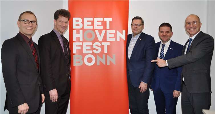 Nahmen Beethoven in den Mittelpunkt: (v.li.) Wirtschaftsförderer Dirk Schwindenhammer, Dr. Dettloff Schwerdtfeger, Kaufmännischer Geschäftsführer der Internationalen Beethovenfeste Bonn gGmbH, Ralf Birkner, Kaufmännischer Geschäftsführer BTHVN 2020, Holger Jung, Erster Beigeordneter der Stadt Meckenheim, sowie Bürgermeister Bert Spilles.Foto: Stadt Meckenheim