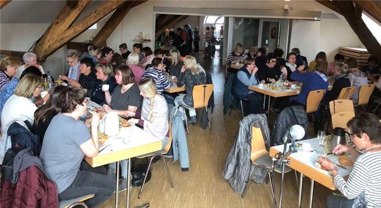Nahrung für den Geist und den Körper lieferte das Treffen der Frauen in der Alten Schule von Dierdorf. Die Landfrauen hatten für ein reichhaltiges Frühstücksbuffet gesorgt.KER