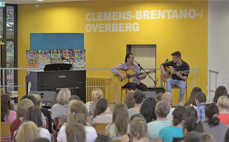 Name bürgt für Qualität: Mike und Manolo Reinhardt überzeugten mit virtuosem Gypsy-Jazz.Martin Reif
