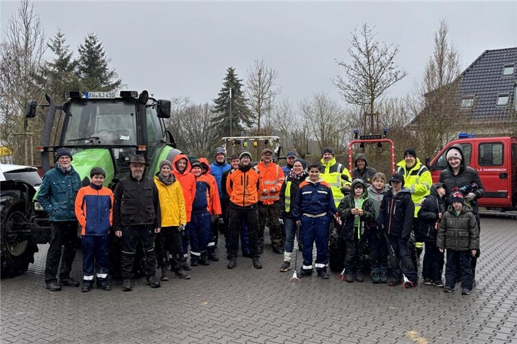 Nass aber zufrieden: Die meisten Helferinnen und Helfer beim Dreck-weg-Tag in Ramersbach