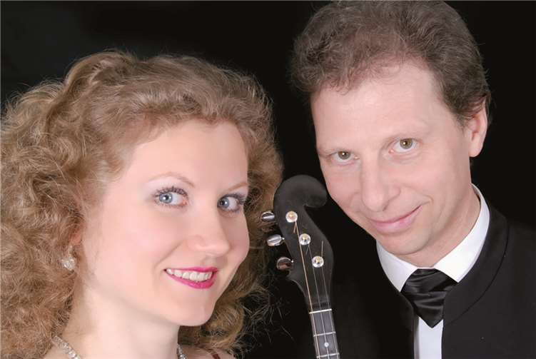 Natalia Anchutina und Lothar Freund präsentieren ein spektakuläres, hoch virtuoses Konzert mit einem breiten Repertoire. privat