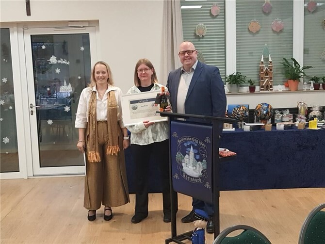 Natalie Schriewer (1. Vorsitzende), Ina Proft (Tambourführerin), Renè Nipp (2. Vorsitzender).