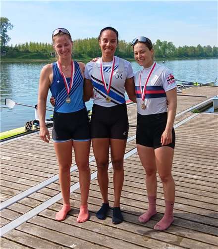 Natalie Weber (Mitte) hat sich mit einem Sieg ins Finale gerudert. Quelle: Koblenzer Ruderclub Rhenania
