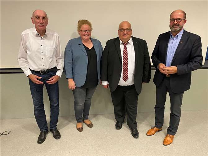 Natalja Kronenberg (2.v.li.) führt das CDU-Team für die Wahl des Verbandsgemeinderates im Jahr 2024 an.. Foto: Cedrik Klein