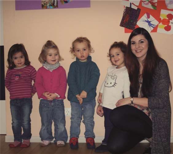 Natascha Ockenfeld führte mit vier Krippenkindern ein rhythmisch-musikalisches Projekt durch. privat