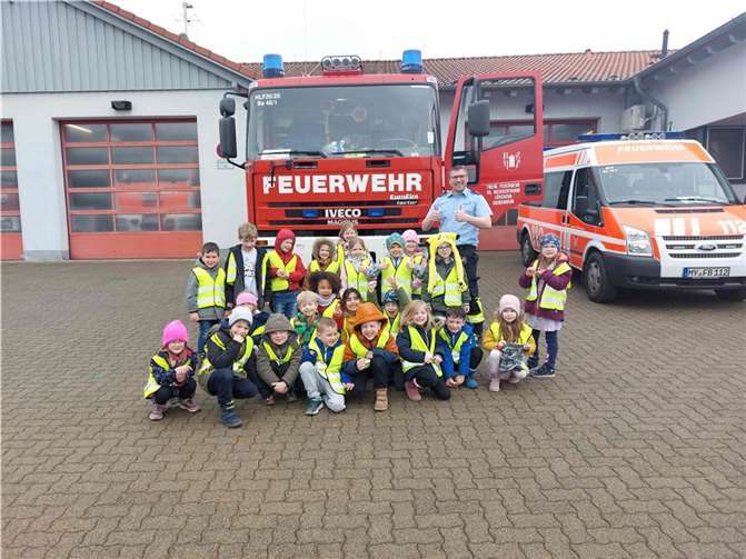 Natürlich darf bei der Brandschutzerziehung auch ein Besuch bei der Feuerwehr nicht fehlen.  Foto: Anja Lammersdorf