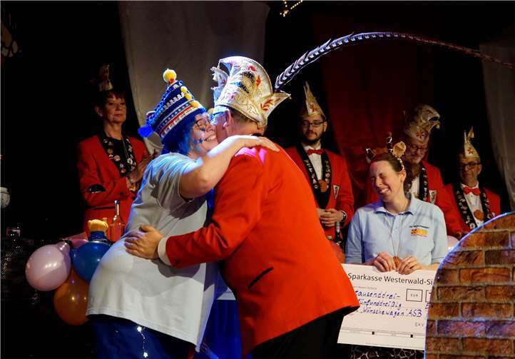 Natürlich erhielten die Wunscherfüllerinnen auch den Jubiläumsorden des Vereins.